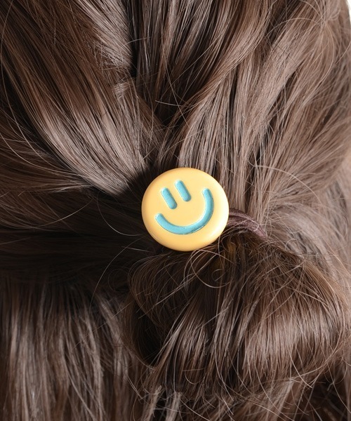 VIBGYOR Women（ヴィブジョー　ウィメン）の「【urge select】ニコちゃん スマイル カラフル ヘアゴム【8色展開】（ヘアゴム・レディース・イエロー/ホワイト/ブルー/グリーン/ブラック/パープル/ブラウン/ピンク・FREE）」の12枚目の写真