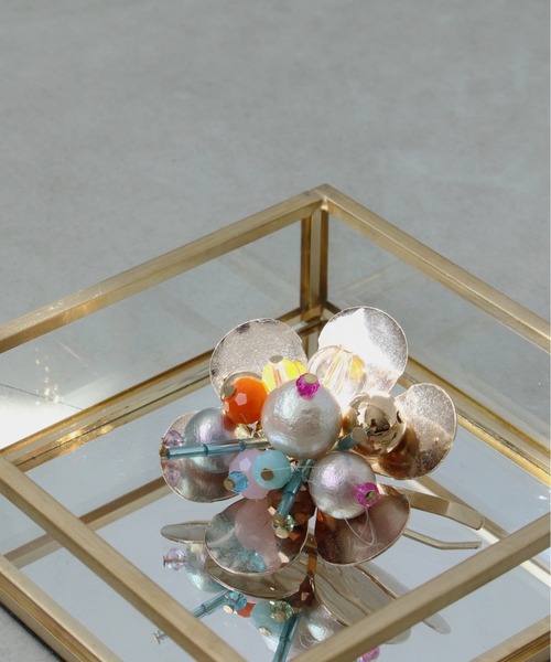 Three Four Time（ｽﾘｰﾌｫｰﾀｲﾑ）の「コットンパール×パーツMIXフラワーヘアカフ（ヘアゴム・レディース・クリア/マルチ・FREE）」の9枚目の写真