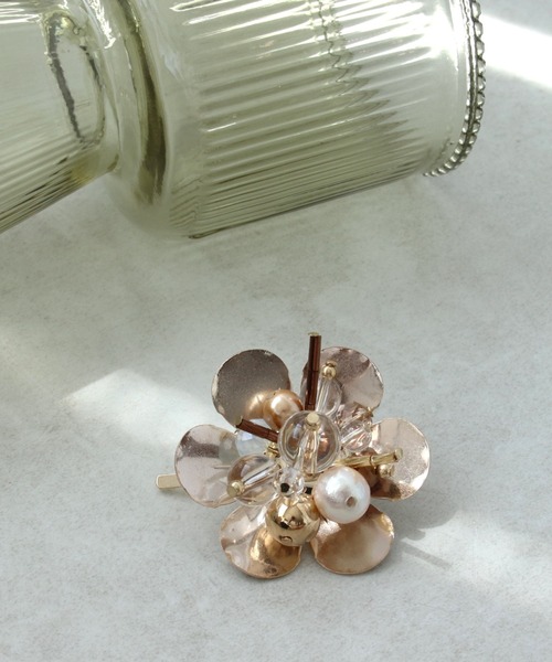 Three Four Time（ｽﾘｰﾌｫｰﾀｲﾑ）の「コットンパール×パーツMIXフラワーヘアカフ（ヘアゴム・レディース・クリア/マルチ・FREE）」の5枚目の写真