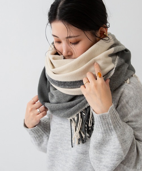 welleg（ウェレッグ）の「幅たっぷり 大判チェックストール（ストール/ショール・レディース・ブラウン系/イエロー系/ブルー系/グレー系/アイボリー系/ベージュ系/グリーン系・フリー）」の3枚目の写真