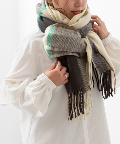 welleg（ウェレッグ）の「幅たっぷり 大判チェックストール（ストール/ショール・レディース・ブラウン系/イエロー系/ブルー系/グレー系/アイボリー系/ベージュ系/グリーン系・フリー）」の5枚目の写真