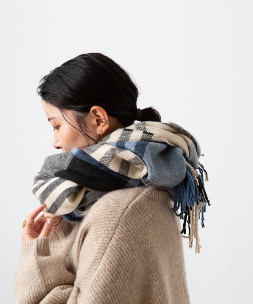 welleg（ウェレッグ）の「幅たっぷり 大判チェックストール（ストール/ショール・レディース・ブラウン系/イエロー系/ブルー系/グレー系/アイボリー系/ベージュ系/グリーン系・フリー）」の6枚目の写真