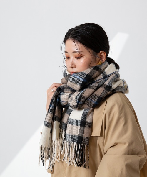 welleg（ウェレッグ）の「幅たっぷり 大判チェックストール（ストール/ショール・レディース・ブラウン系/イエロー系/ブルー系/グレー系/アイボリー系/ベージュ系/グリーン系・フリー）」の8枚目の写真