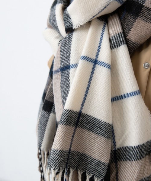 welleg（ウェレッグ）の「幅たっぷり 大判チェックストール（ストール/ショール・レディース・ブラウン系/イエロー系/ブルー系/グレー系/アイボリー系/ベージュ系/グリーン系・フリー）」の10枚目の写真
