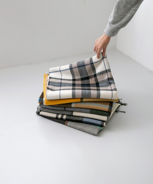 welleg（ウェレッグ）の「幅たっぷり 大判チェックストール（ストール/ショール・レディース・ブラウン系/イエロー系/ブルー系/グレー系/アイボリー系/ベージュ系/グリーン系・フリー）」の13枚目の写真