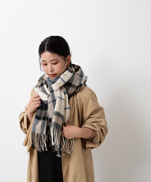 welleg（ウェレッグ）の「幅たっぷり 大判チェックストール（ストール/ショール・レディース・ブラウン系/イエロー系/ブルー系/グレー系/アイボリー系/ベージュ系/グリーン系・フリー）」の9枚目の写真