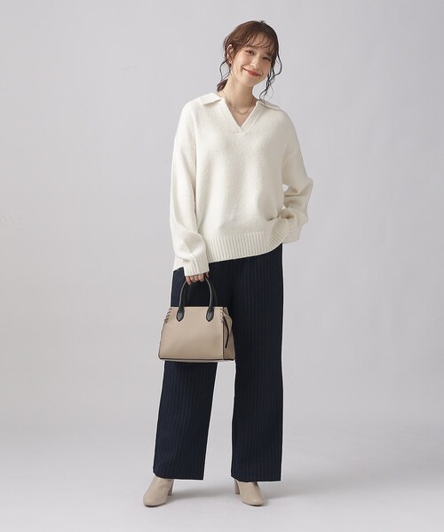 SHOO・LA・RUE（シューラルー）の「◆すっきり見え 衿付き ふわふわ ゆったりニット（ニット/セーター・レディース・オフホワイト/ネイビー/ベージュ・00）」の4枚目の写真