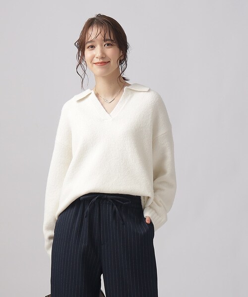 SHOO・LA・RUE（シューラルー）の「◆すっきり見え 衿付き ふわふわ ゆったりニット（ニット/セーター・レディース・オフホワイト/ネイビー/ベージュ・00）」の5枚目の写真