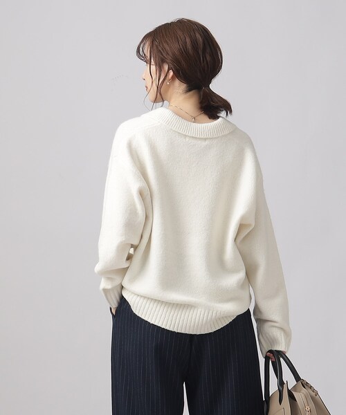 SHOO・LA・RUE（シューラルー）の「◆すっきり見え 衿付き ふわふわ ゆったりニット（ニット/セーター・レディース・オフホワイト/ネイビー/ベージュ・00）」の6枚目の写真