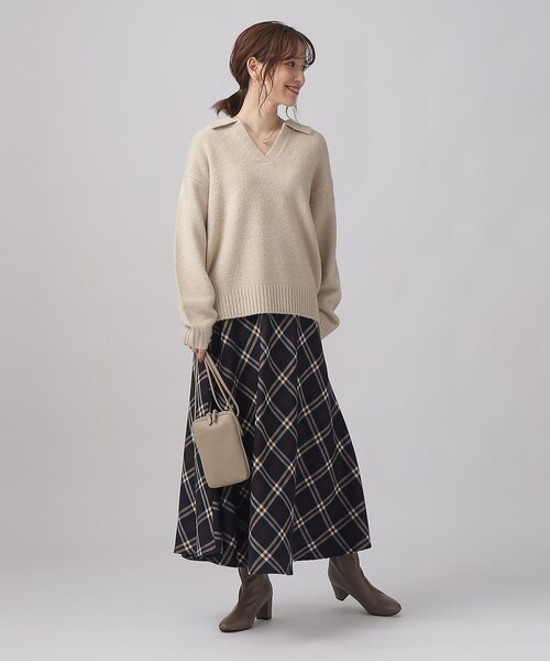 SHOO・LA・RUE（シューラルー）の「◆すっきり見え 衿付き ふわふわ ゆったりニット（ニット/セーター・レディース・オフホワイト/ネイビー/ベージュ・00）」の7枚目の写真