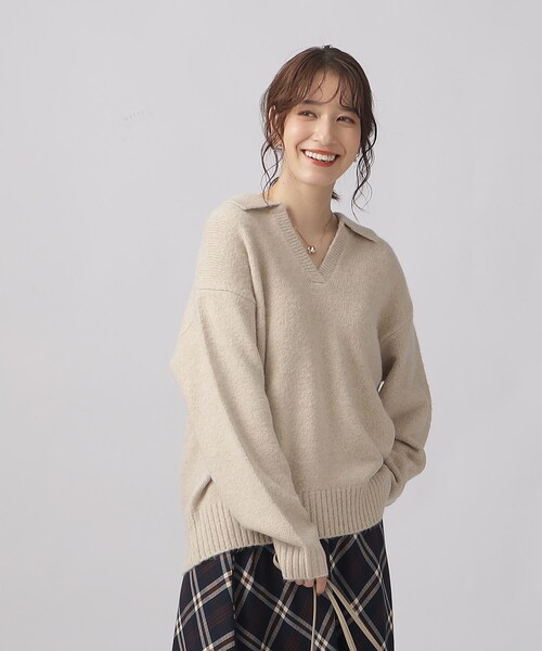 SHOO・LA・RUE（シューラルー）の「◆すっきり見え 衿付き ふわふわ ゆったりニット（ニット/セーター・レディース・オフホワイト/ネイビー/ベージュ・00）」の8枚目の写真