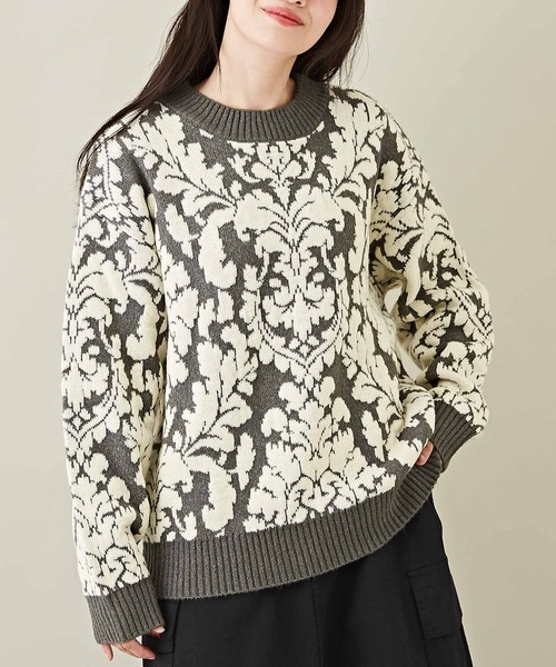 CUBE SUGAR（キューブシュガー）の「ブークレジャガードバロック柄プルオーバーニット（ニット/セーター・レディース・ネイビー/ブラウン/チャコールグレー・M）」の2枚目の写真