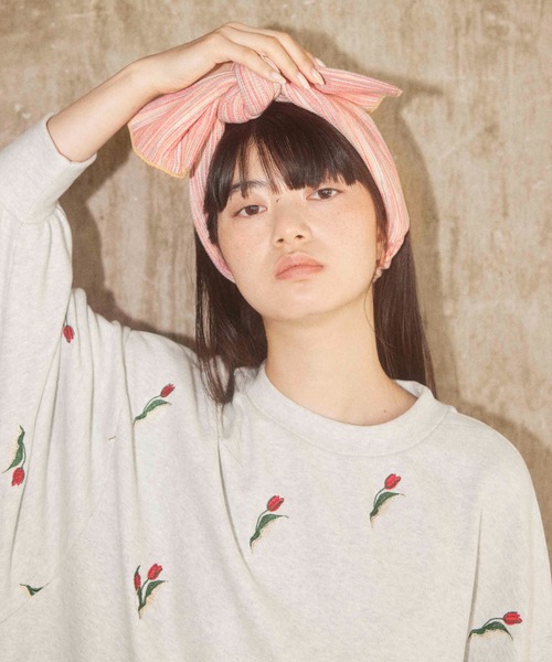 Casselini(キャセリーニ)の「Casselini(キャセリーニ)ビッグリボンメロウヘアバンド(ヘアバンド・レディース・レッド/パープル・FREE)」の3枚目の写真