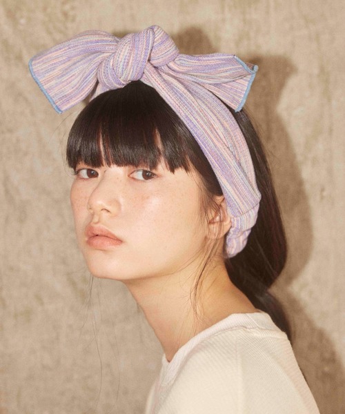 Casselini(キャセリーニ)の「Casselini(キャセリーニ)ビッグリボンメロウヘアバンド(ヘアバンド・レディース・レッド/パープル・FREE)」の6枚目の写真