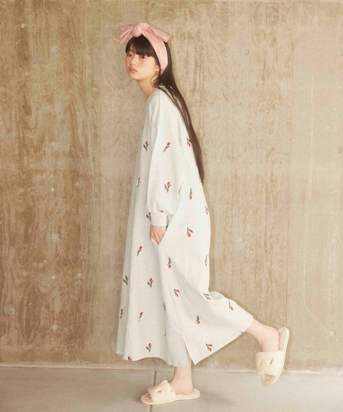 Casselini(キャセリーニ)の「Casselini(キャセリーニ)ビッグリボンメロウヘアバンド(ヘアバンド・レディース・レッド/パープル・FREE)」の7枚目の写真