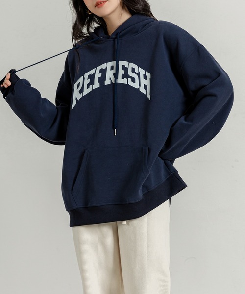 DAY CLOSET(デイ クローゼット)の「レディース 長袖ルーズシルエット英字フードロゴスウェット(スウェット・レディース・レッド/ネイビー/杢グレー・FREE)」の1枚目の写真