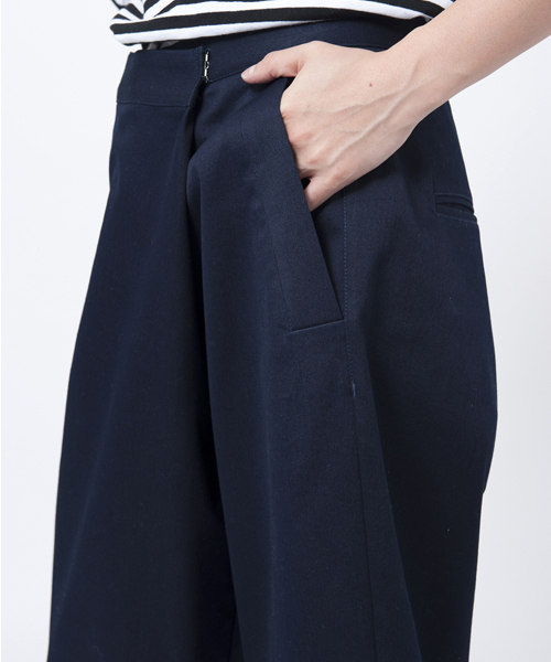 MILKFED.（ミルクフェド）の「DENIM WRAP PANTS(ラップパンツ/ガウチョ/パンツ/デニム)（その他パンツ・レディース・ブラック/インディゴブルー・SMALL/MEDIUM）」の5枚目の写真