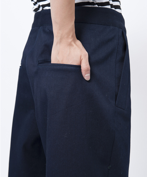 MILKFED.（ミルクフェド）の「DENIM WRAP PANTS(ラップパンツ/ガウチョ/パンツ/デニム)（その他パンツ・レディース・ブラック/インディゴブルー・SMALL/MEDIUM）」の6枚目の写真
