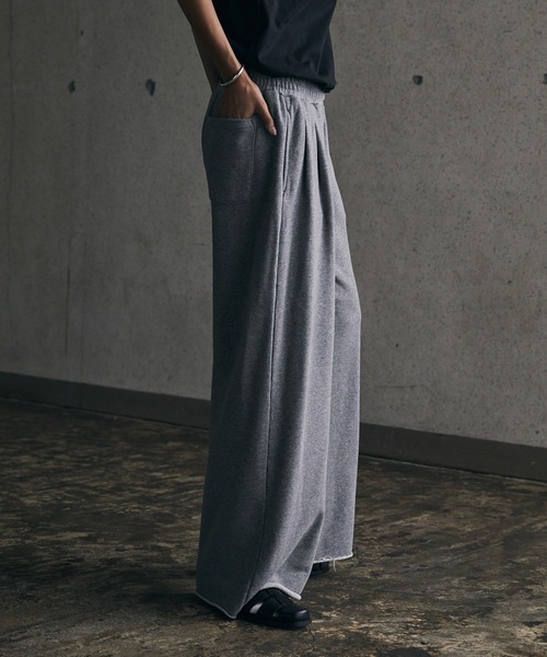 CALLLNE 2tuck Cutoff Sweat Slacks 黒 CALLNE（カルネ）の「【CALLNE】2tuck Cutoff Sweat Slacks / 2