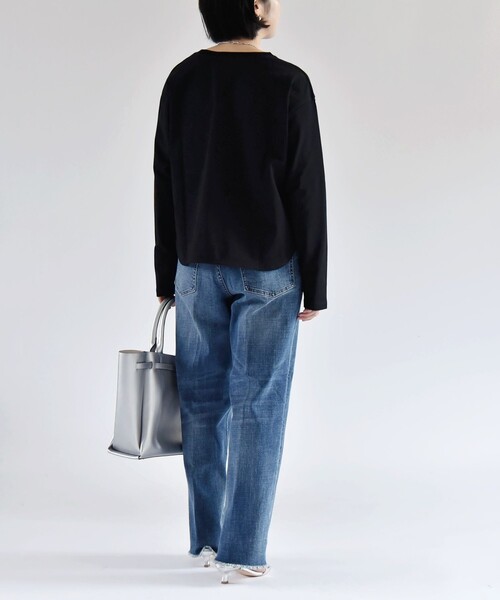 quaranciel(カランシエル)の「quaranciel:〈洗濯機可能〉ラウンドヘム ロングスリーブ コンパクト Tシャツ(Tシャツ/カットソー・レディース・チャコールグレー/ホワイト/オフホワイト/ブラック・ONE SIZE)」の6枚目の写真