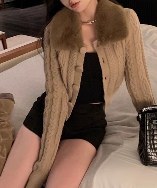 Vipoa(ヴィポア)の「fur collar retro cable knit cardigan(カーディガン/ボレロ・レディース・アイボリー/ブラック/ベージュ・FREE)」の1枚目の写真
