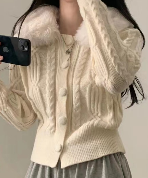 Vipoa(ヴィポア)の「fur collar retro cable knit cardigan(カーディガン/ボレロ・レディース・アイボリー/ブラック/ベージュ・FREE)」の7枚目の写真
