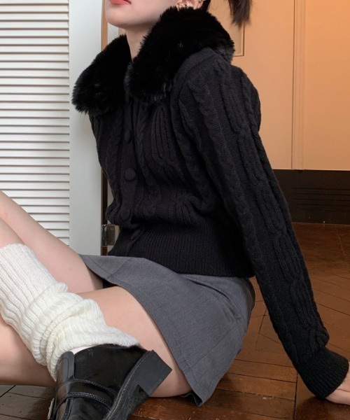 Vipoa(ヴィポア)の「fur collar retro cable knit cardigan(カーディガン/ボレロ・レディース・アイボリー/ブラック/ベージュ・FREE)」の10枚目の写真