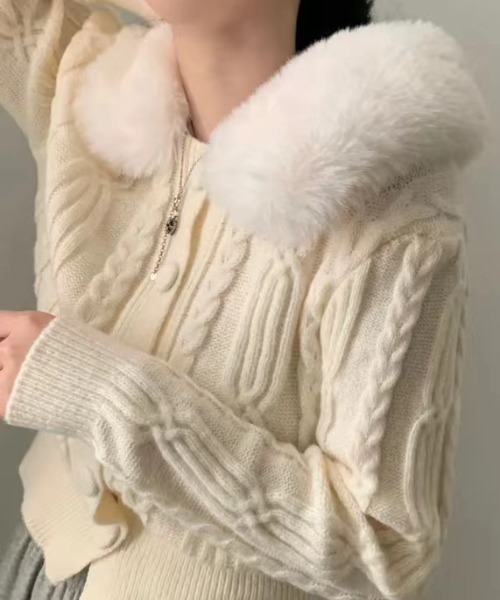 Vipoa(ヴィポア)の「fur collar retro cable knit cardigan(カーディガン/ボレロ・レディース・アイボリー/ブラック/ベージュ・FREE)」の5枚目の写真