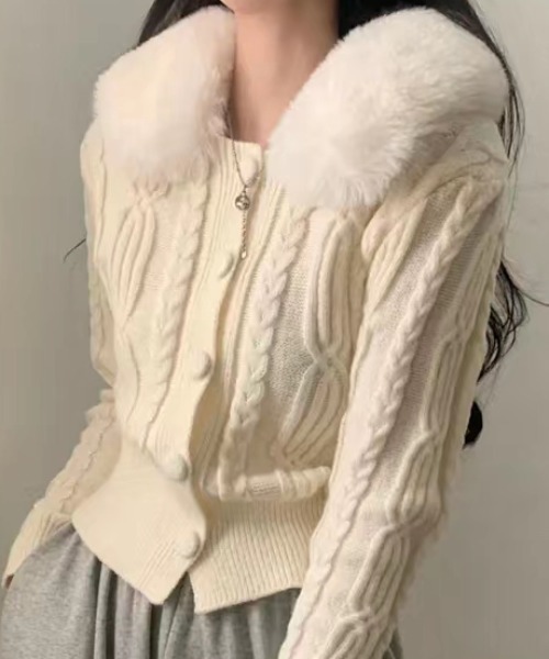 Vipoa(ヴィポア)の「fur collar retro cable knit cardigan(カーディガン/ボレロ・レディース・アイボリー/ブラック/ベージュ・FREE)」の4枚目の写真