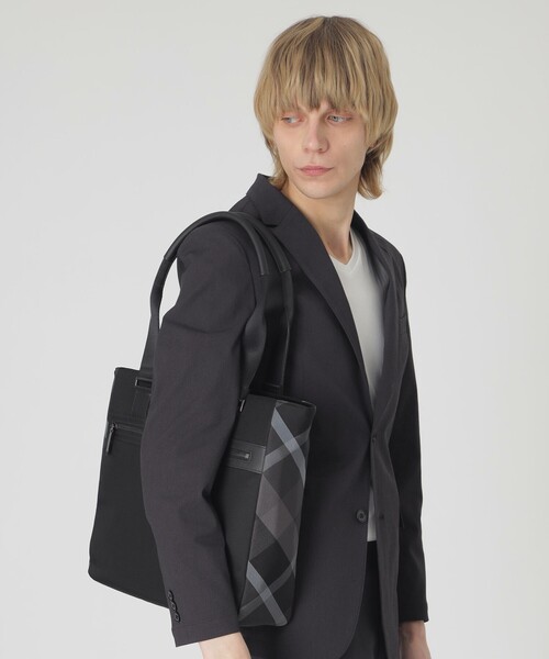 BLACK LABEL CRESTBRIDGE(ブラックレーベル・クレストブリッジ)の「コーデュラバリスティックスリムトート(トートバッグ・メンズ・ブラック/ネイビー・FREE)」の16枚目の写真