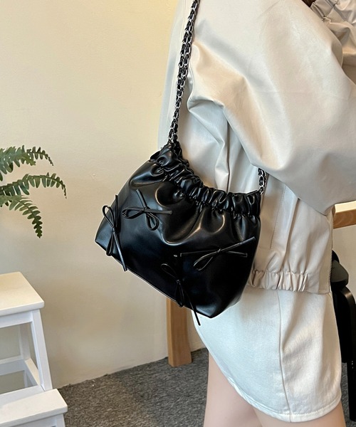 SHEPP（シープ）の「リボン付き チェーン 巾着ミニショルダー（ショルダーバッグ・レディース・シルバー/ピンク/アイボリー/ブラック・FREE/F）」の5枚目の写真