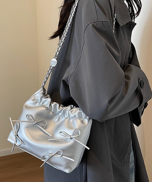 SHEPP（シープ）の「リボン付き チェーン 巾着ミニショルダー（ショルダーバッグ・レディース・シルバー/ピンク/アイボリー/ブラック・FREE/F）」の10枚目の写真