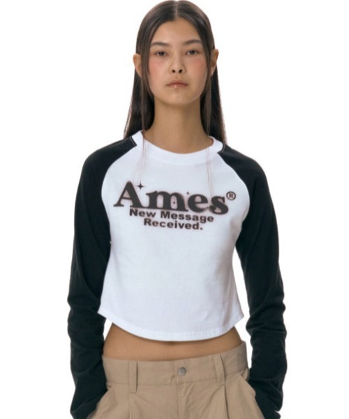 AMESWORLDWIDE(アメスワールドワイド)の「A'GEM/9 × .kom『AMES WORLDWIDE/アメスワールドワイド』ROUND HEM RAGLAN LS TEE/ラウンドヘムラグランロングスリーブ(Tシャツ/カットソー・レディース・ホワイト/グレー/ブルー・FREE)」の2枚目の写真
