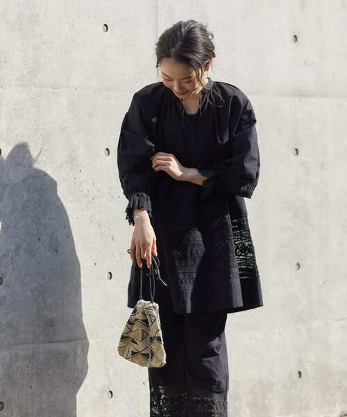 URBAN RESEARCH DOORS（アーバンリサーチドアーズ）の「『セットアップ対応』レースドッキングチュニックブラウス（シャツ/ブラウス・レディース・オフホワイト/ブラック・MEDIUM）」の8枚目の写真