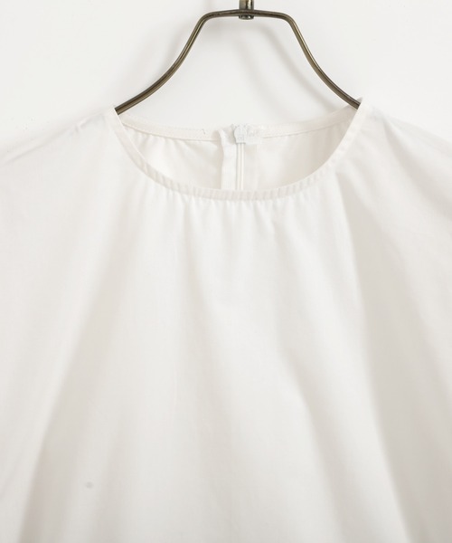 O.S.K（オーエスケー）の「[O.S.K] ショルダーフリルブラウス（シャツ/ブラウス・レディース・ホワイト/ブラック・FREE）」の11枚目の写真