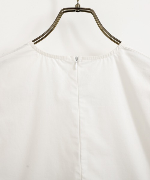 O.S.K（オーエスケー）の「[O.S.K] ショルダーフリルブラウス（シャツ/ブラウス・レディース・ホワイト/ブラック・FREE）」の12枚目の写真