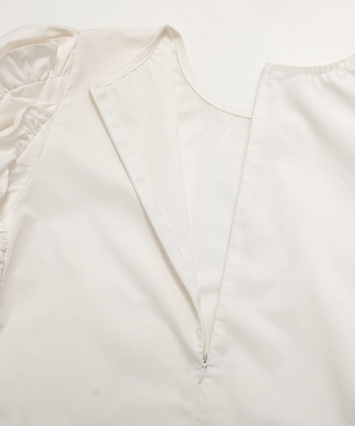 O.S.K（オーエスケー）の「[O.S.K] ショルダーフリルブラウス（シャツ/ブラウス・レディース・ホワイト/ブラック・FREE）」の15枚目の写真