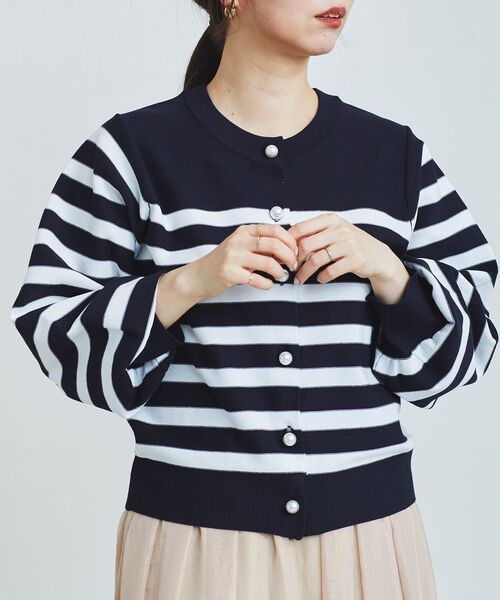 le.coeur blanc（ルクールブラン）の「パールボタンボリュームスリーブカーディガン（カーディガン/ボレロ・レディース・ホワイト系その他2/ブルー系その他4/イエロー系その他・38）」の3枚目の写真