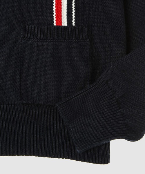 THOM BROWNE（トムブラウン）の「JERSEY STITCH RELAXED FIT V NECK CARDIGAN IN COTTON W/ RWB STRIPE INTARSIA（カーディガン/ボレロ・メンズ・ネイビー・2/1）」の4枚目の写真