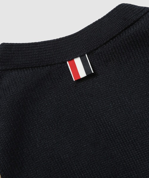 THOM BROWNE（トムブラウン）の「JERSEY STITCH RELAXED FIT V NECK CARDIGAN IN COTTON W/ RWB STRIPE INTARSIA（カーディガン/ボレロ・メンズ・ネイビー・2/1）」の5枚目の写真