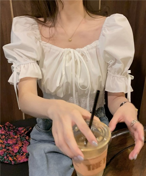 GLAMOROUS JANE(グラマラスジェーン)の「パフスリーブウエストシャーリングショート丈トップス(Tシャツ/カットソー・レディース・ホワイト・FREE)」の3枚目の写真