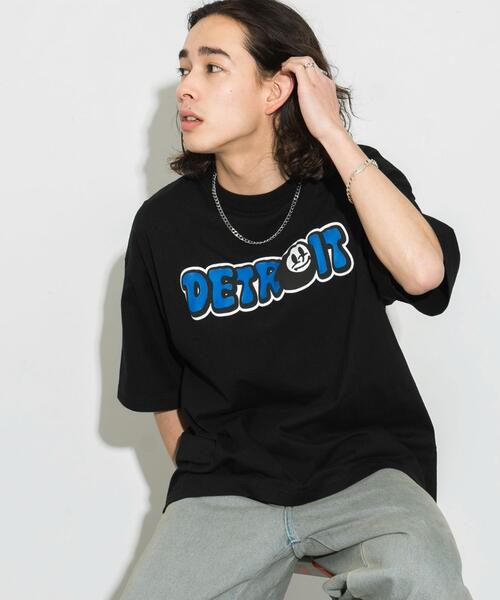 WEGO(ウィゴー)の「WEGO/アクセ付きグラフィックT(Tシャツ/カットソー・メンズ・グリーン/ホワイト/ブラック/ブラック系その他/ホワイト系その他・MEDIUM/LARGE)」の3枚目の写真