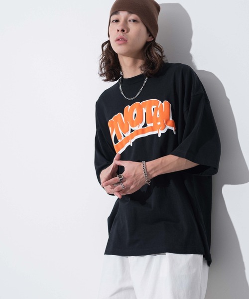 WEGO(ウィゴー)の「WEGO/アクセ付きグラフィックT(Tシャツ/カットソー・メンズ・グリーン/ホワイト/ブラック/ブラック系その他/ホワイト系その他・MEDIUM/LARGE)」の4枚目の写真