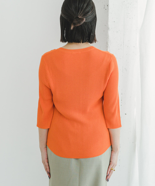 ITEMS URBANRESEARCH（アイテムズ アーバンリサーチ）の「クルーネックリブニット（ニット/セーター・レディース・オレンジ/チャコールグレー/グレー系その他・FREE）」の17枚目の写真