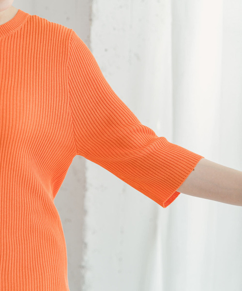 ITEMS URBANRESEARCH（アイテムズ アーバンリサーチ）の「クルーネックリブニット（ニット/セーター・レディース・オレンジ/チャコールグレー/グレー系その他・FREE）」の15枚目の写真