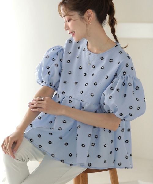 MERAKI（メラキ）の「[MERAKI] フラワー刺繍トップス（シャツ