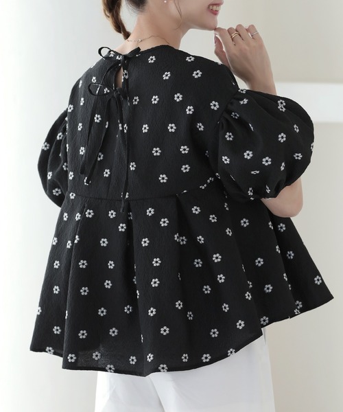 MERAKI（メラキ）の「[MERAKI] フラワー刺繍トップス（シャツ