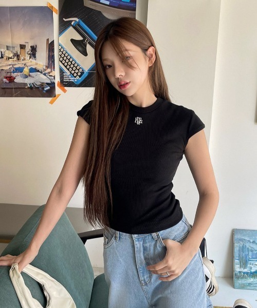 muahmuah(ムーアムーア)の「A'GEM/9 × .kom 『muah muah/ムーアムーア』 LOGOSTITCHSHORTSLEEVEHALFT-SHIRT/ロゴステッチ ショートスリーブ ハーフ 半袖カットソー(Tシャツ/カットソー・レディース・ピンク/ブラック/ホワイト/ライトブルー・FREE)」の7枚目の写真