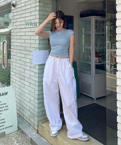 muahmuah(ムーアムーア)の「A'GEM/9 × .kom 『muah muah/ムーアムーア』 LOGOSTITCHSHORTSLEEVEHALFT-SHIRT/ロゴステッチ ショートスリーブ ハーフ 半袖カットソー(Tシャツ/カットソー・レディース・ピンク/ブラック/ホワイト/ライトブルー・FREE)」の11枚目の写真