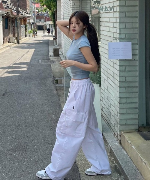 muahmuah(ムーアムーア)の「A'GEM/9 × .kom 『muah muah/ムーアムーア』 LOGOSTITCHSHORTSLEEVEHALFT-SHIRT/ロゴステッチ ショートスリーブ ハーフ 半袖カットソー(Tシャツ/カットソー・レディース・ピンク/ブラック/ホワイト/ライトブルー・FREE)」の12枚目の写真